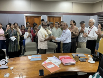 On 26 February 2026, 45 participants from Akhil Bharatiya Vanaushadhi Abhyas Mandal (ABVAM), a national-level non-governmental organization, including Ayurvedic physicians, botanists, Ayurveda students, and nature enthusiasts, visited JNTBGRI to study its rich medicinal plant diversity and conservation initiatives. During the visit, the group also met Dr. S. Sreekumar, Director of JNTBGRI.